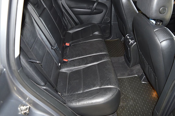 Porsche Cayenne 15 of 19