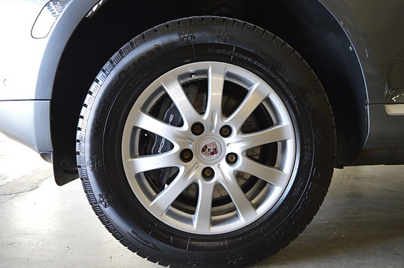 Porsche Cayenne 7 of 19