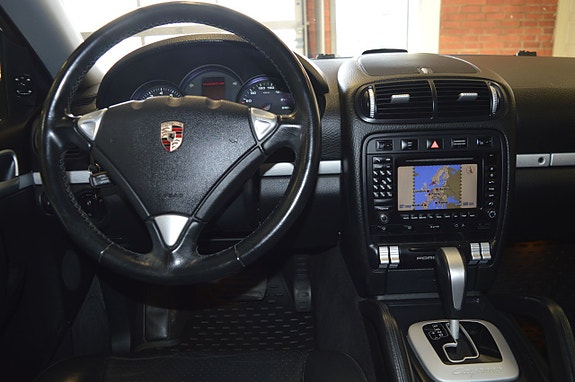 Porsche Cayenne 17 of 19