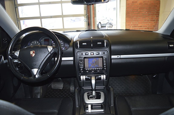 Porsche Cayenne 18 of 19