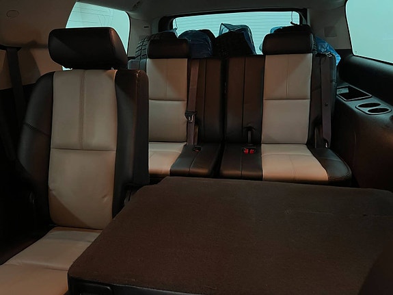 Chevrolet Suburban 20 of 21