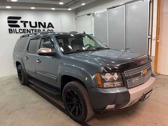 Chevrolet Suburban 10 of 21
