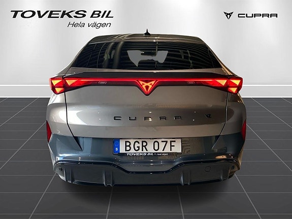 Cupra Tavascan 3 of 5