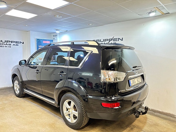 Mitsubishi Outlander 2 of 5
