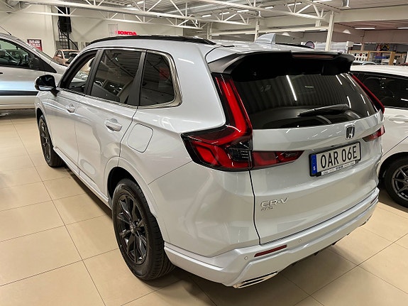 Honda CR-V 2 of 3