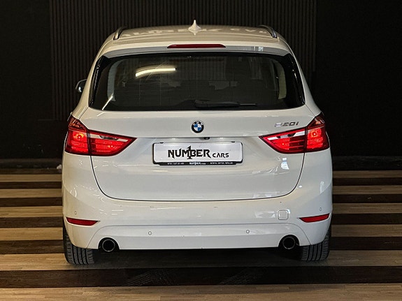 BMW 220i 9 of 27