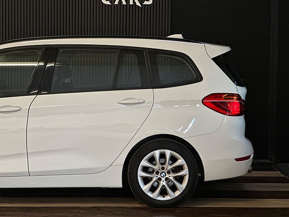 BMW 220i 7 of 27