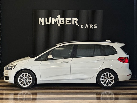 BMW 220i 3 of 27