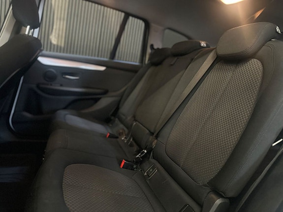 BMW 220i 13 of 27