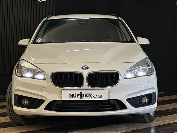 BMW 220i 5 of 27