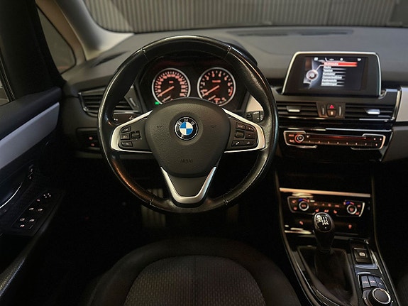 BMW 220i 18 of 27