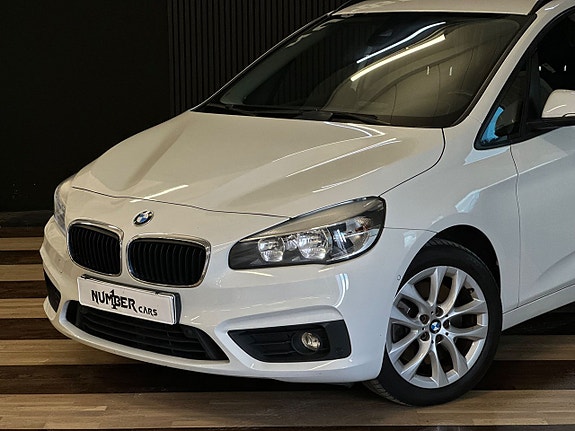 BMW 220i 2 of 27