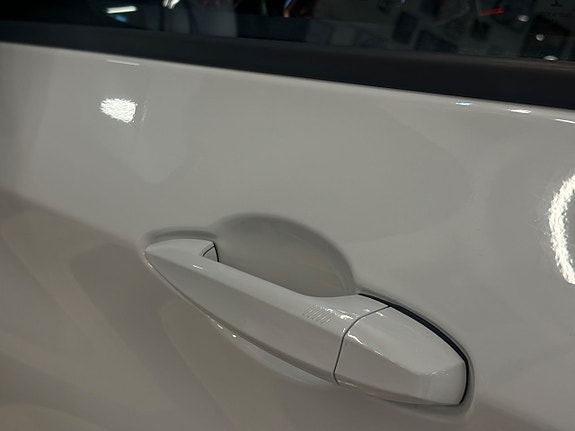 BMW 220i 11 of 27