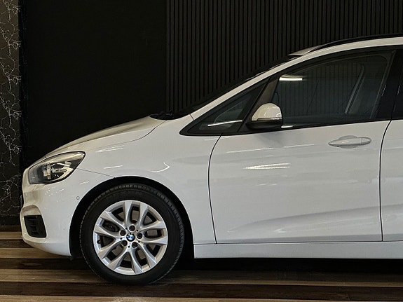 BMW 220i 6 of 27