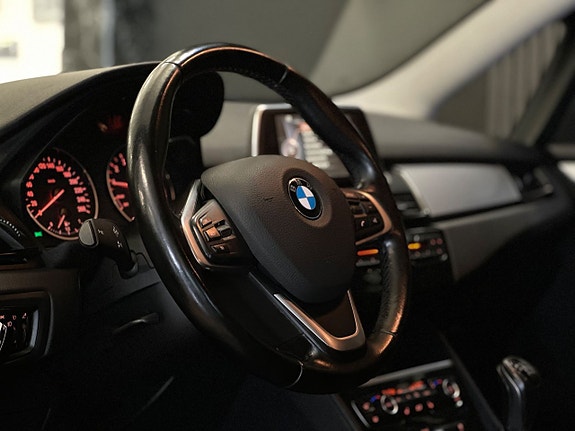 BMW 220i 16 of 27