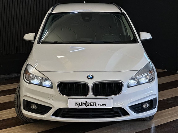 BMW 220i 4 of 27