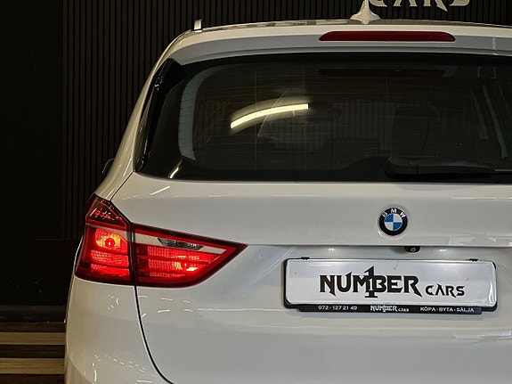 BMW 220i 10 of 27