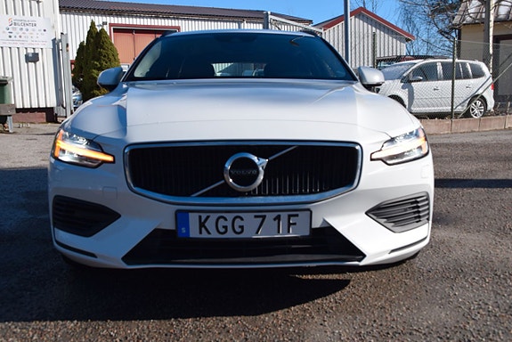 Volvo V60 2 of 26