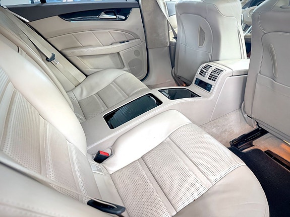 Mercedes-Benz CLS63 14 of 23
