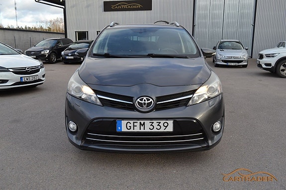 Toyota Verso 2 of 5