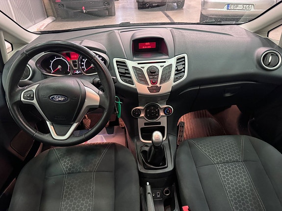 Ford Fiesta 8 of 13