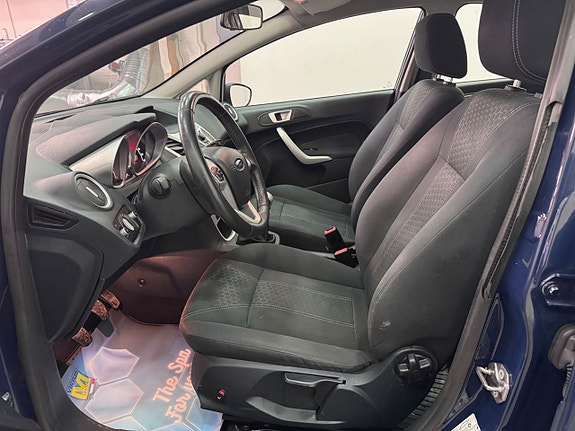 Ford Fiesta 7 of 13