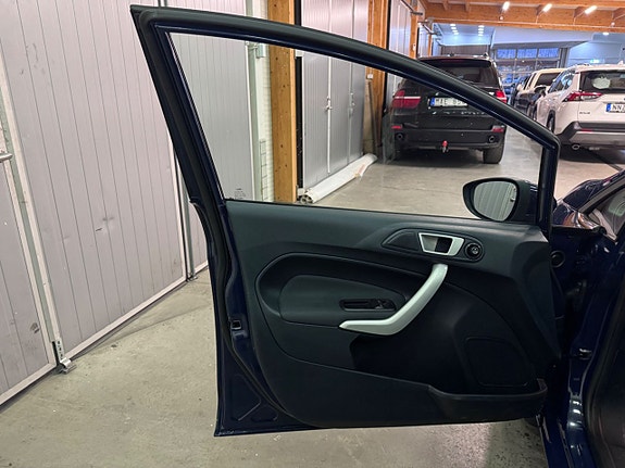Ford Fiesta 5 of 13