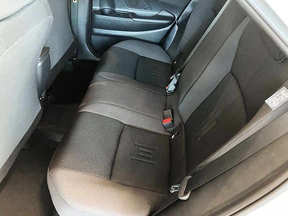 Toyota C-HR 7 of 11
