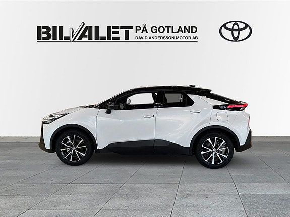 Toyota C-HR 3 of 5