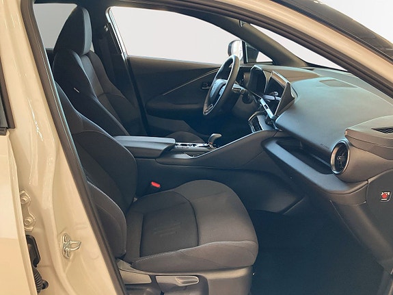 Toyota C-HR 6 of 11