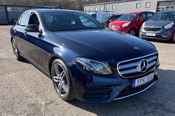 Mercedes-Benz E220 d 2 of 5