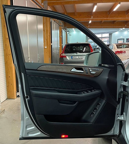 Mercedes-Benz GLS350 d 12 of 28