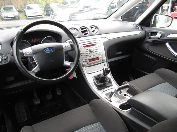 Ford S-MAX 8 of 11