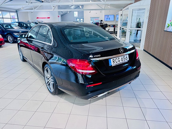 Mercedes-Benz E200 20 of 21