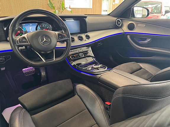 Mercedes-Benz E200 4 of 5