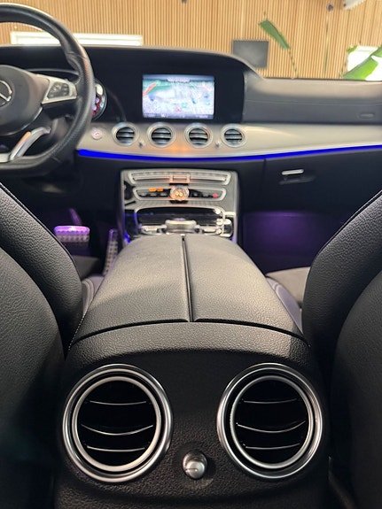 Mercedes-Benz E200 10 of 21
