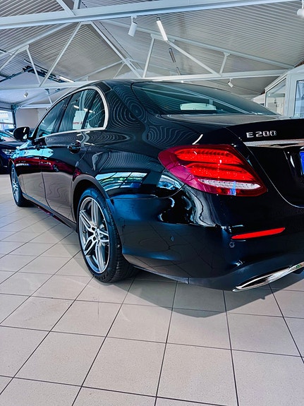 Mercedes-Benz E200 2 of 5