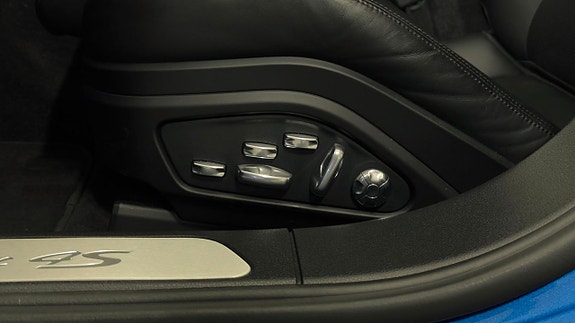 Porsche Panamera 4S 14 of 30
