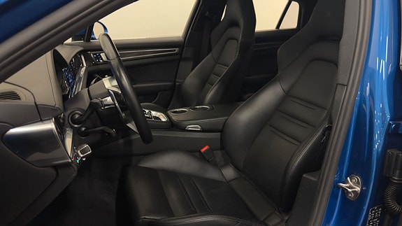 Porsche Panamera 4S 15 of 30