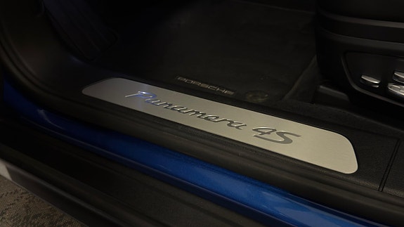 Porsche Panamera 4S 27 of 30