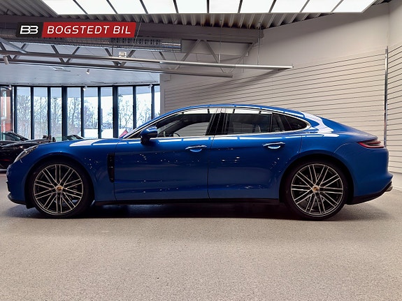 Porsche Panamera 4S 4 of 5