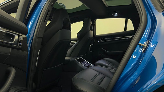 Porsche Panamera 4S 20 of 30