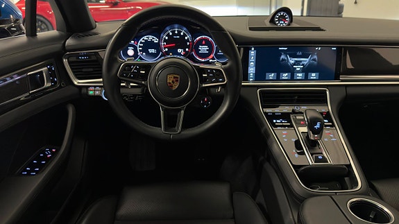Porsche Panamera 4S 11 of 30