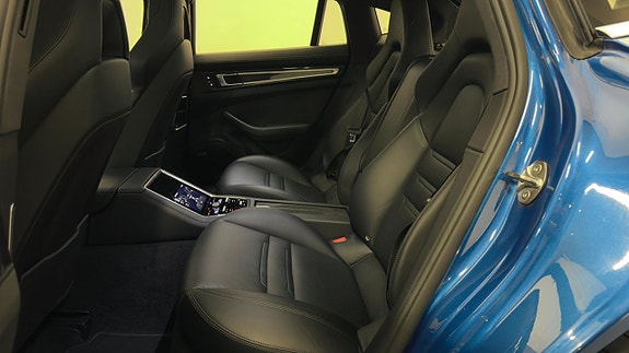 Porsche Panamera 4S 21 of 30