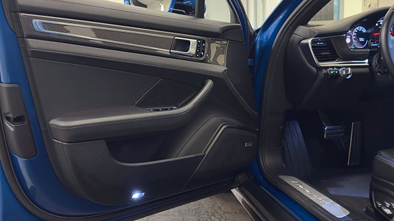 Porsche Panamera 4S 9 of 30