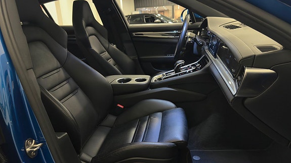Porsche Panamera 4S 17 of 30