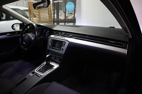Volkswagen Passat 19 of 21