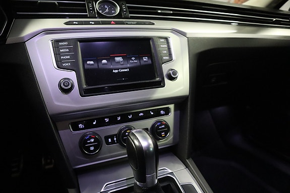 Volkswagen Passat 10 of 21
