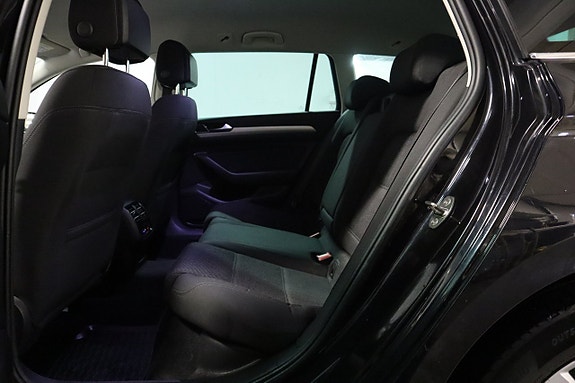 Volkswagen Passat 14 of 21