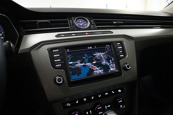 Volkswagen Passat 11 of 21